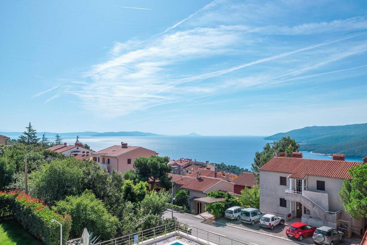 E&T Apartments With A Beautiful Pool Rabac Exteriör bild
