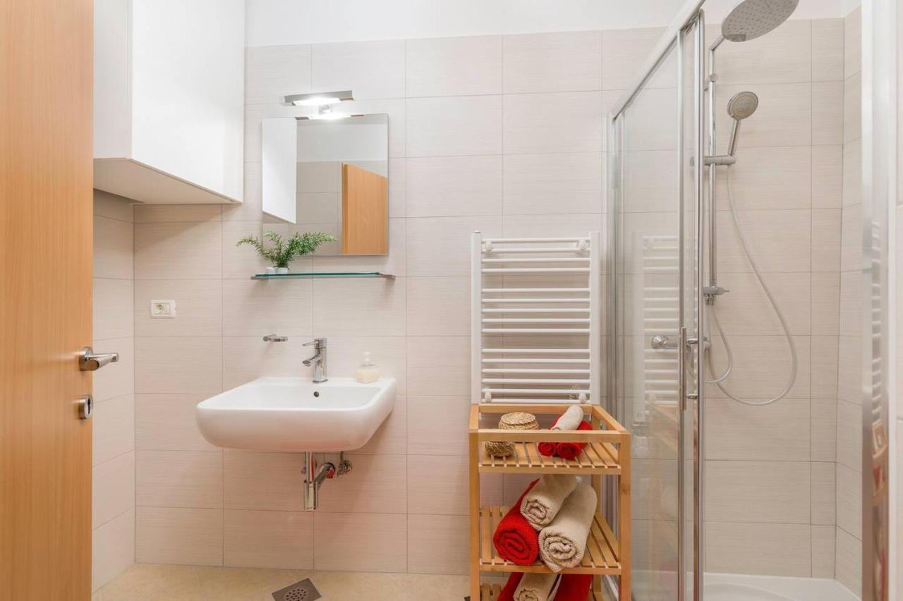 E&T Apartments With A Beautiful Pool Rabac Exteriör bild