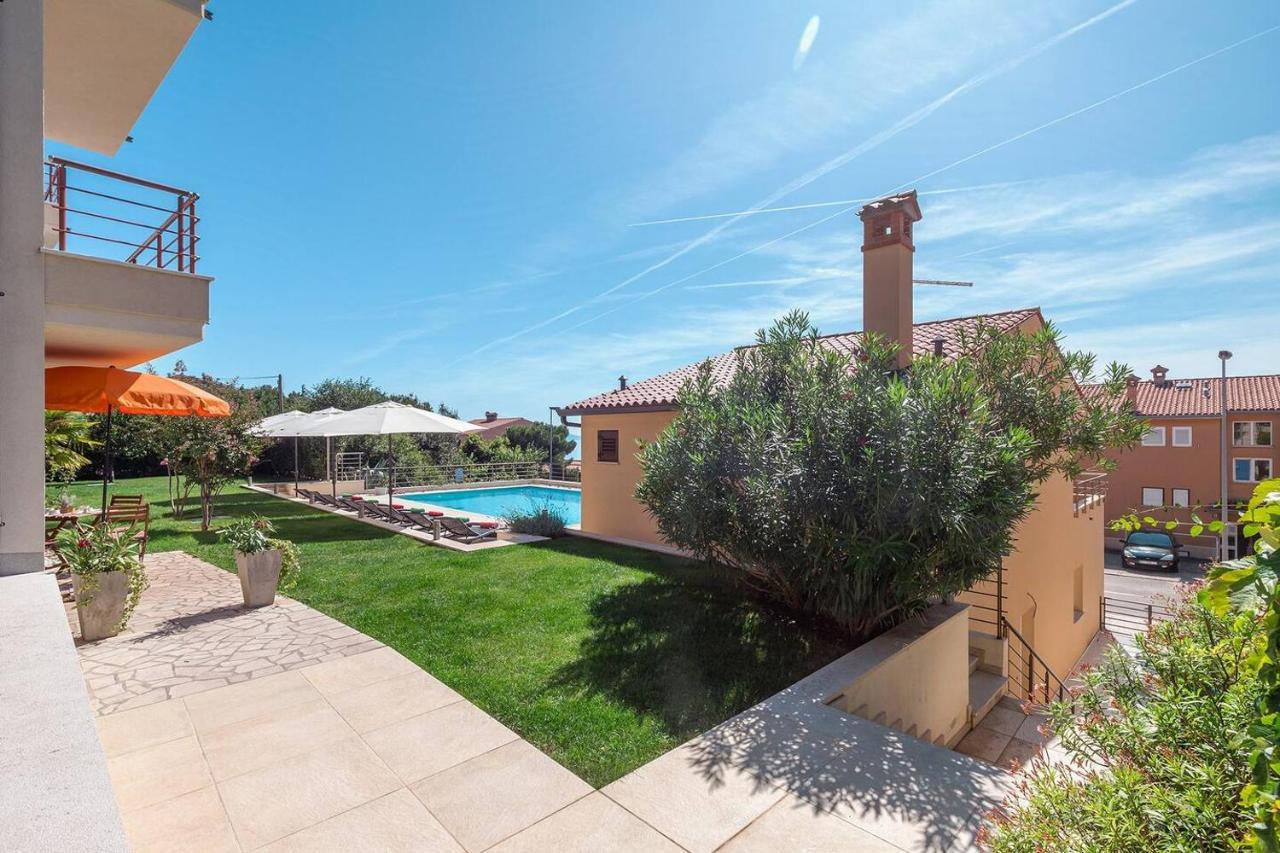 E&T Apartments With A Beautiful Pool Rabac Exteriör bild