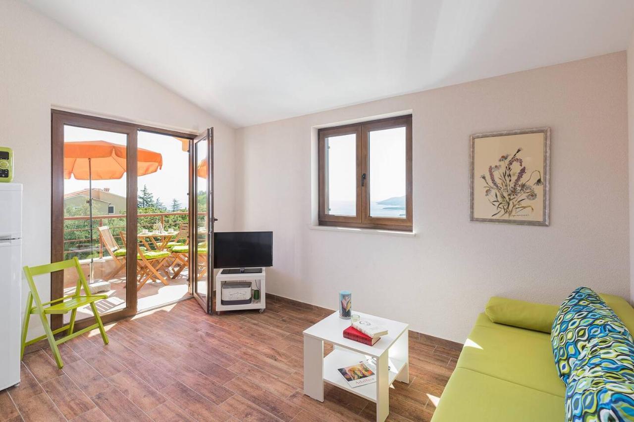 E&T Apartments With A Beautiful Pool Rabac Exteriör bild