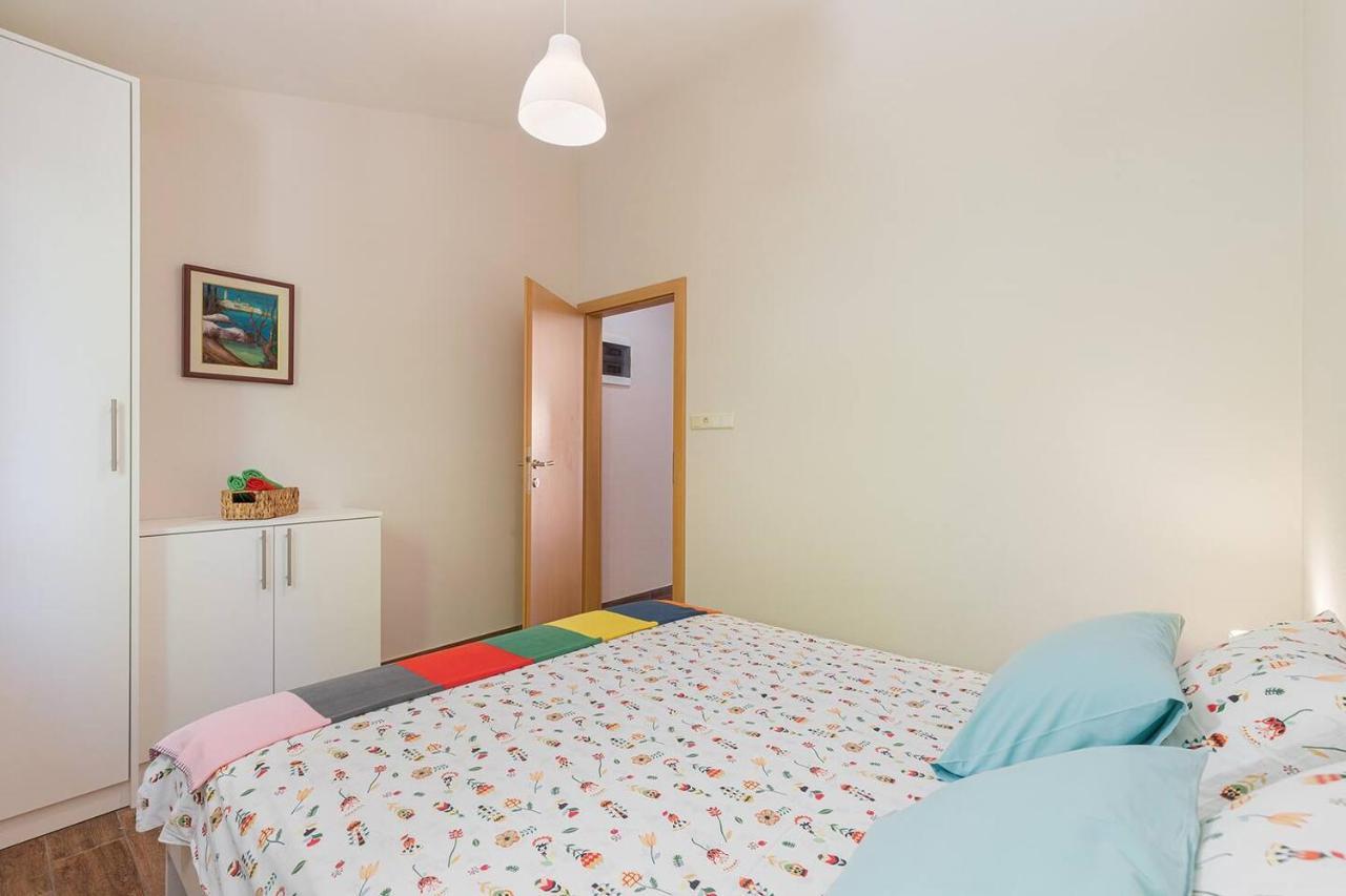E&T Apartments With A Beautiful Pool Rabac Exteriör bild