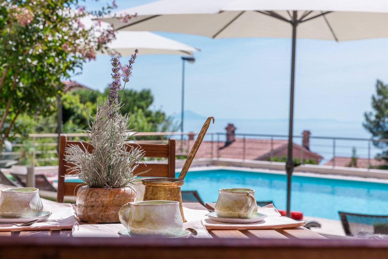 E&T Apartments With A Beautiful Pool Rabac Exteriör bild