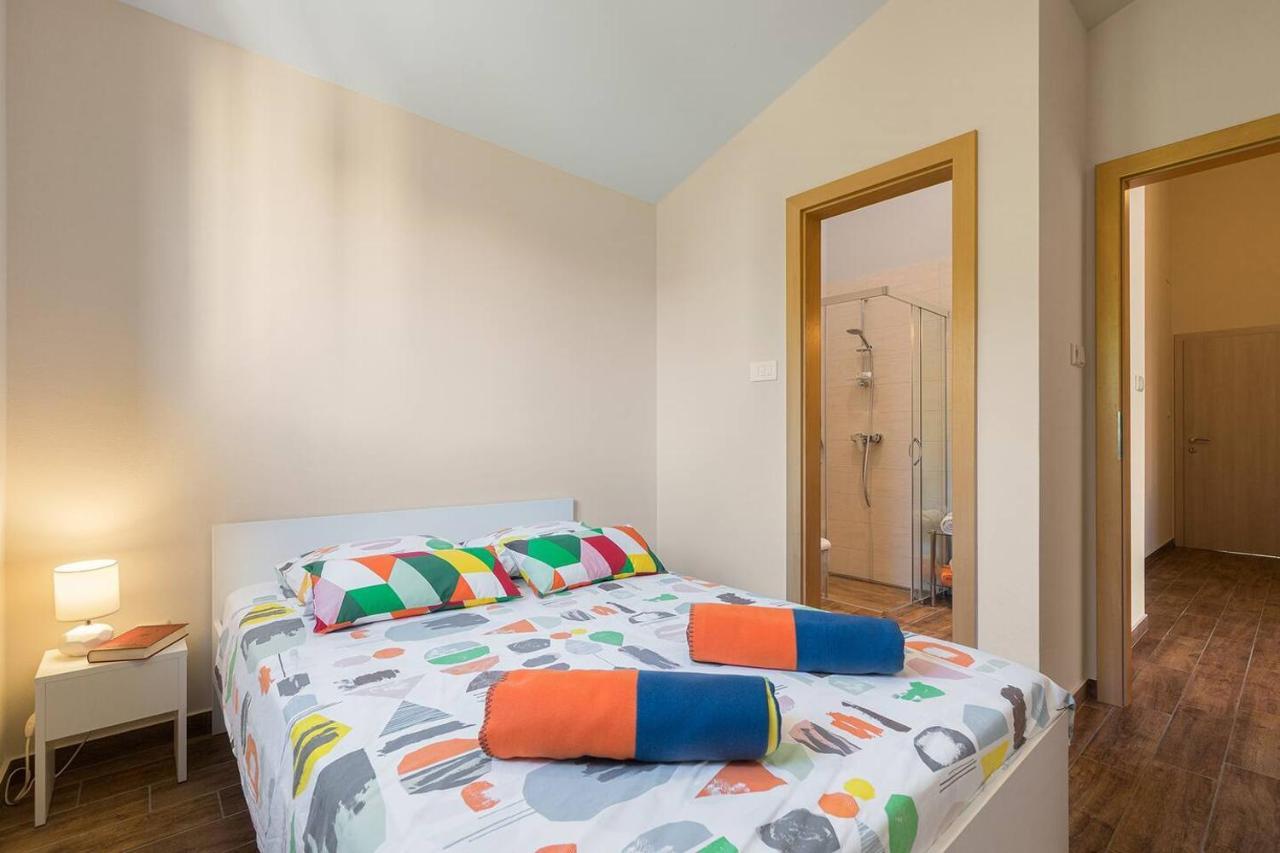 E&T Apartments With A Beautiful Pool Rabac Exteriör bild