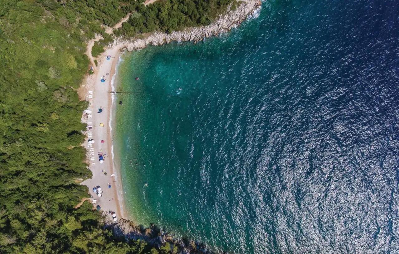 E&T Apartments With A Beautiful Pool Rabac Exteriör bild