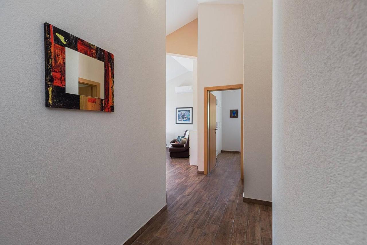 E&T Apartments With A Beautiful Pool Rabac Exteriör bild