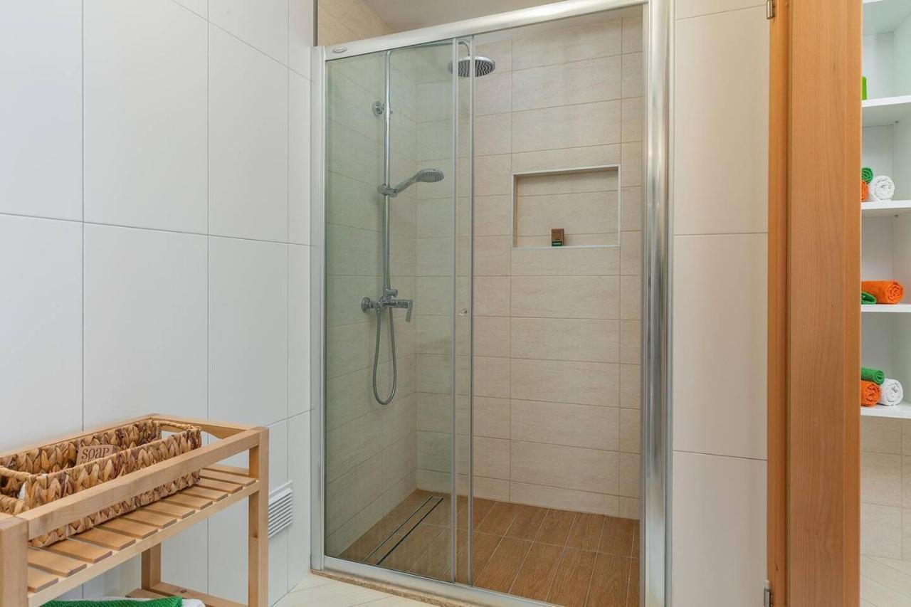 E&T Apartments With A Beautiful Pool Rabac Exteriör bild