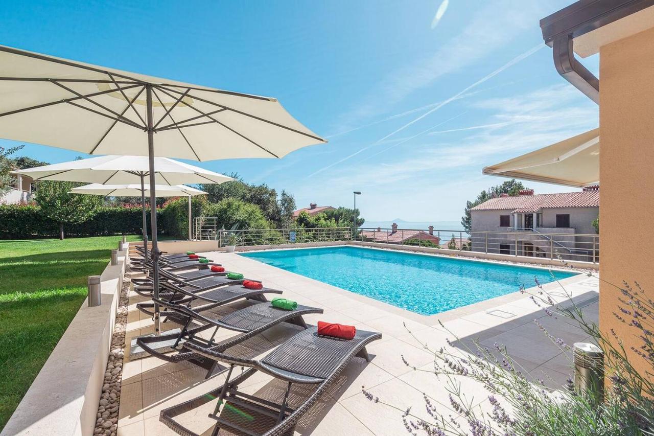 E&T Apartments With A Beautiful Pool Rabac Exteriör bild