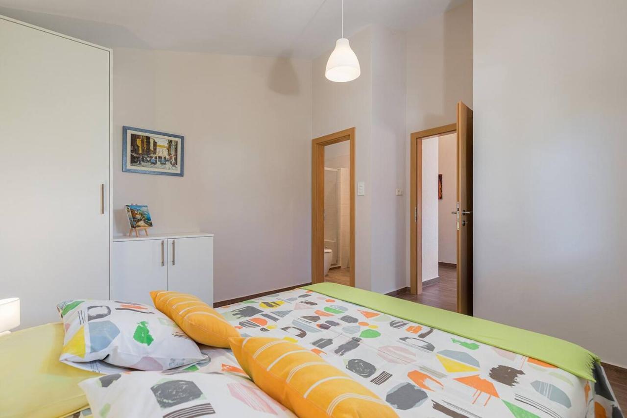 E&T Apartments With A Beautiful Pool Rabac Exteriör bild