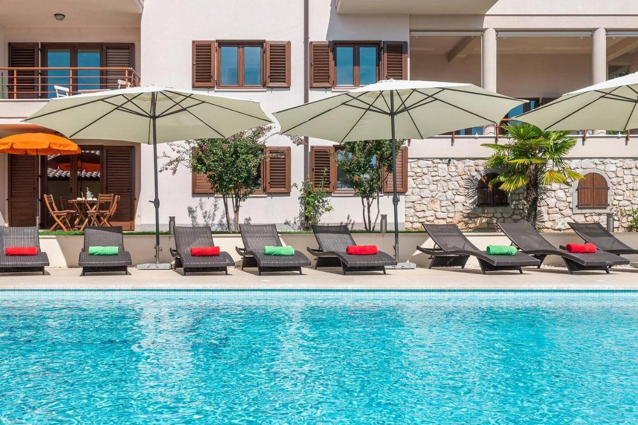 E&T Apartments With A Beautiful Pool Rabac Exteriör bild