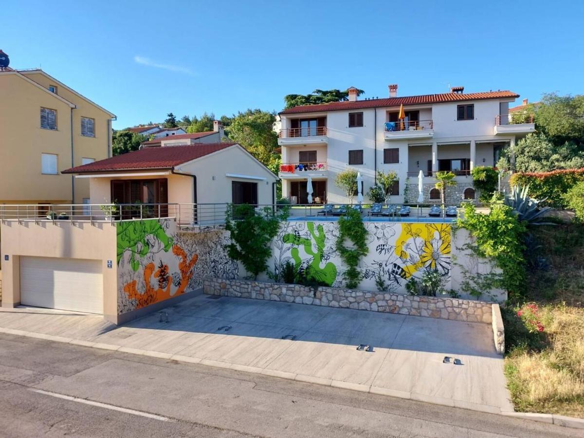 E&T Apartments With A Beautiful Pool Rabac Exteriör bild