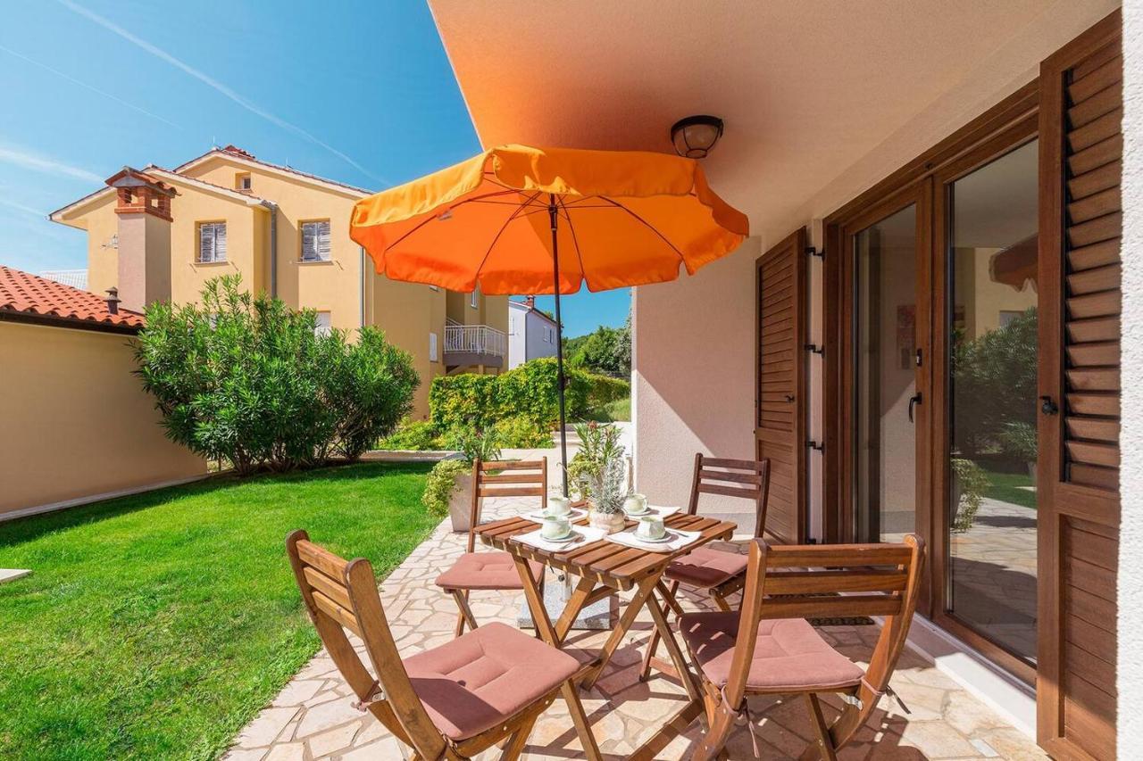 E&T Apartments With A Beautiful Pool Rabac Exteriör bild
