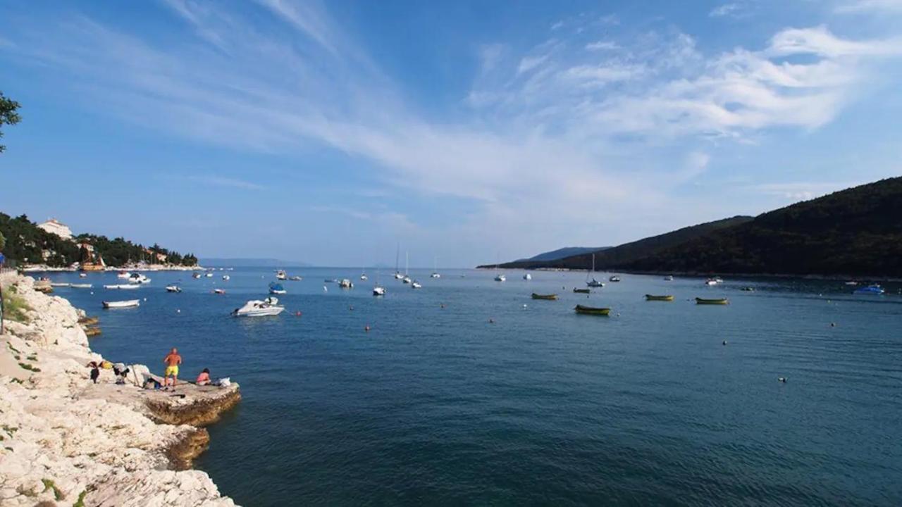 E&T Apartments With A Beautiful Pool Rabac Exteriör bild