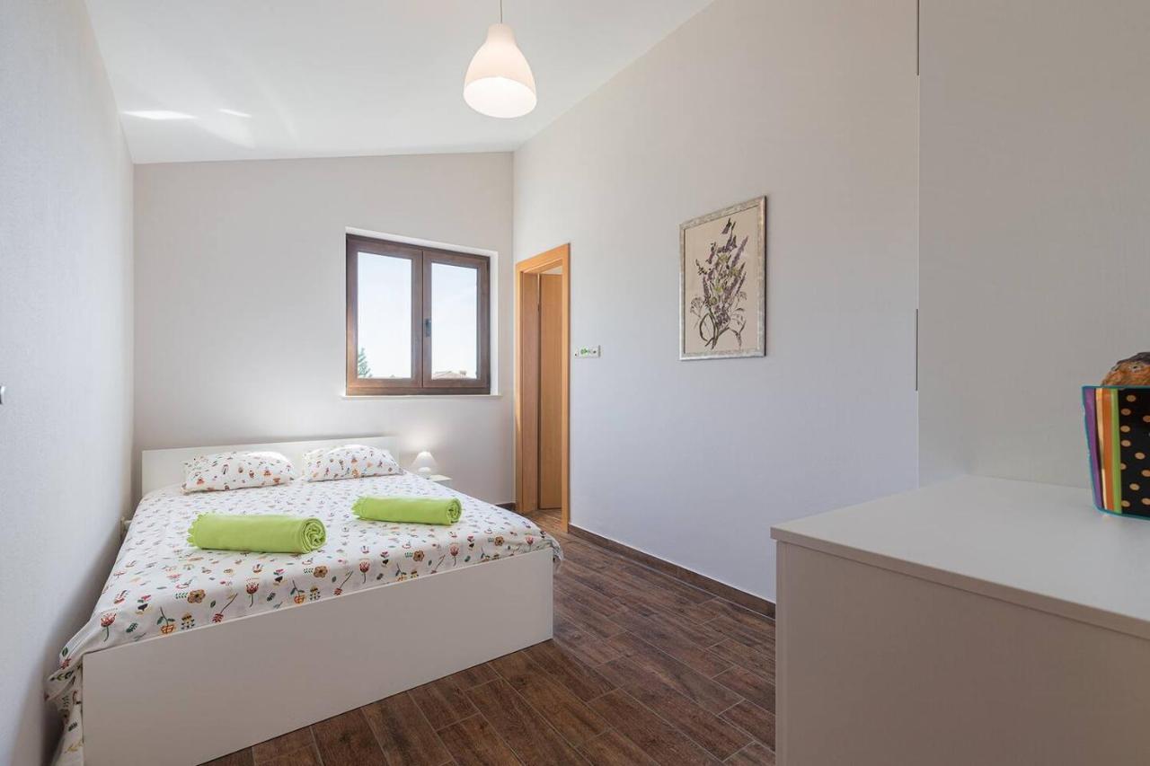 E&T Apartments With A Beautiful Pool Rabac Exteriör bild
