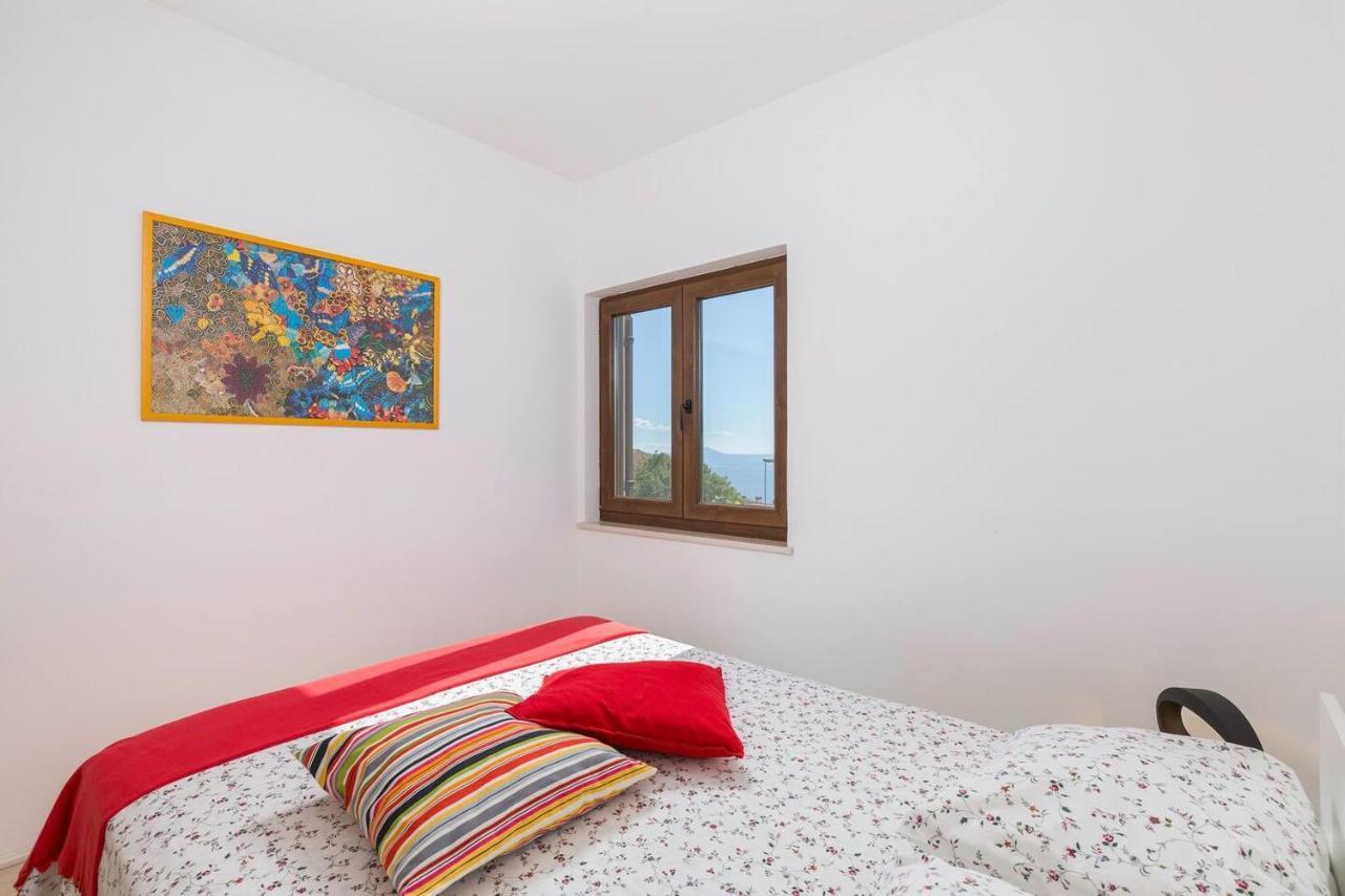 E&T Apartments With A Beautiful Pool Rabac Exteriör bild