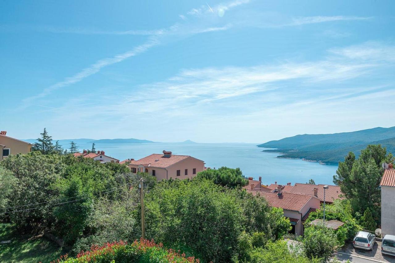 E&T Apartments With A Beautiful Pool Rabac Exteriör bild