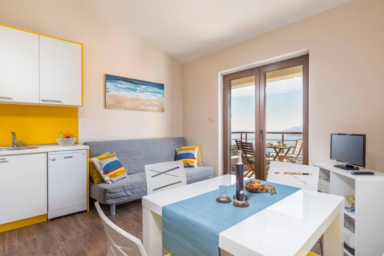 E&T Apartments With A Beautiful Pool Rabac Exteriör bild