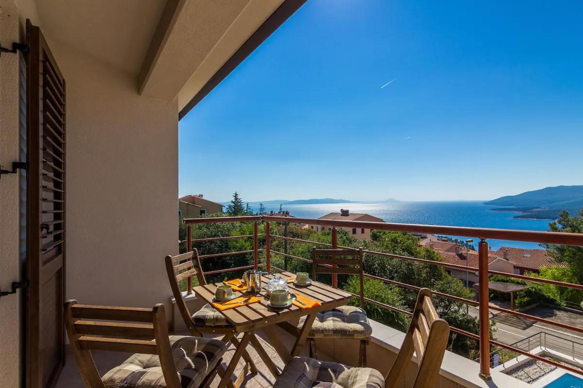 E&T Apartments With A Beautiful Pool Rabac Exteriör bild
