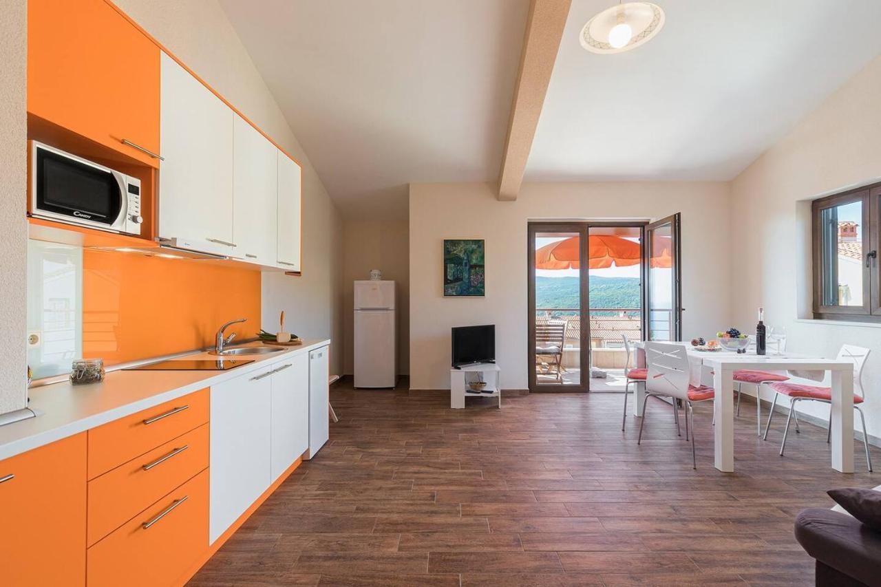 E&T Apartments With A Beautiful Pool Rabac Exteriör bild