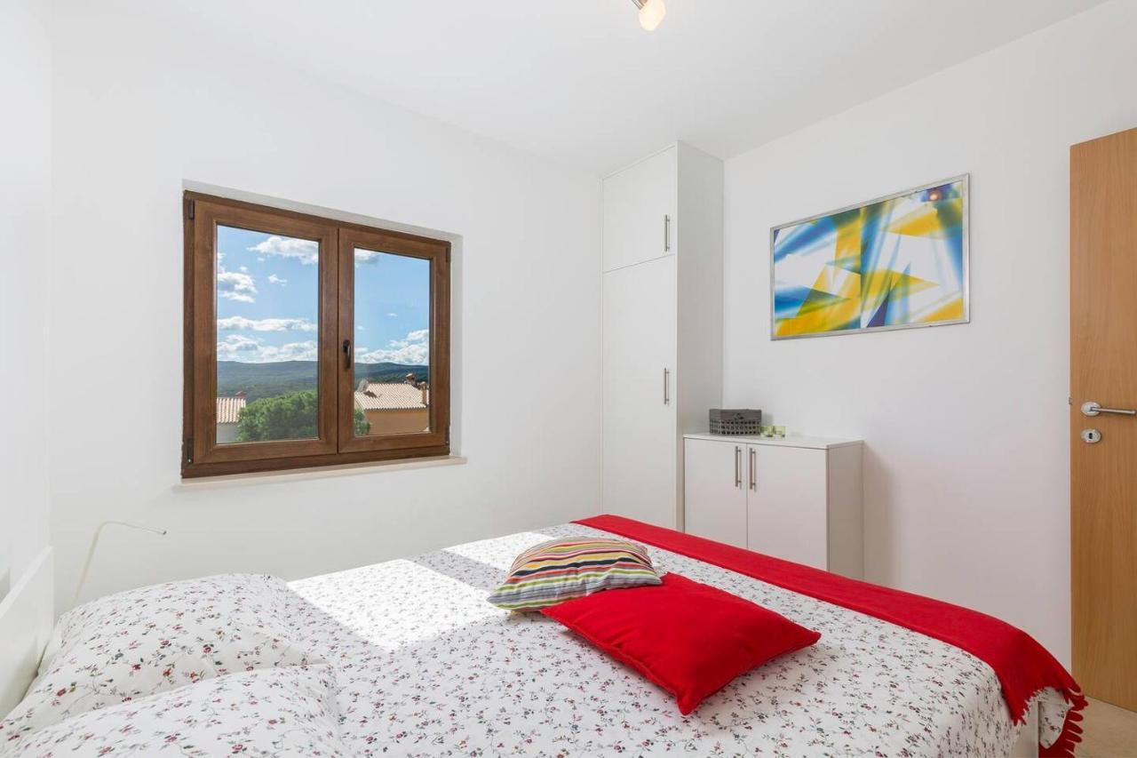 E&T Apartments With A Beautiful Pool Rabac Exteriör bild