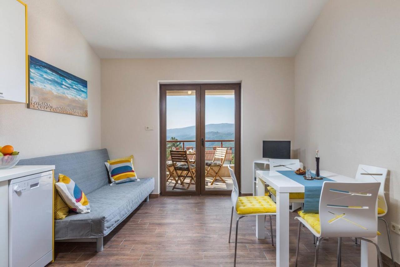 E&T Apartments With A Beautiful Pool Rabac Exteriör bild