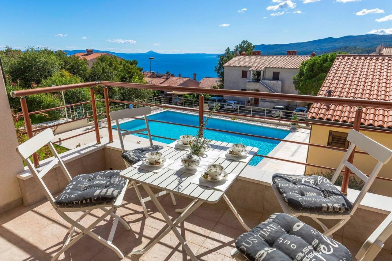 E&T Apartments With A Beautiful Pool Rabac Exteriör bild