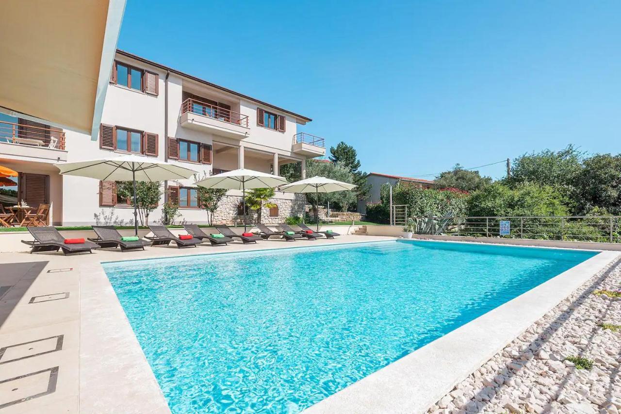 E&T Apartments With A Beautiful Pool Rabac Exteriör bild